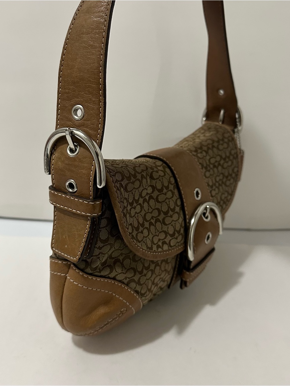 Vintage Coach Soho Signature Jacquard Shoulder Bag with Tan Leather Trim - Picture 4 of 8